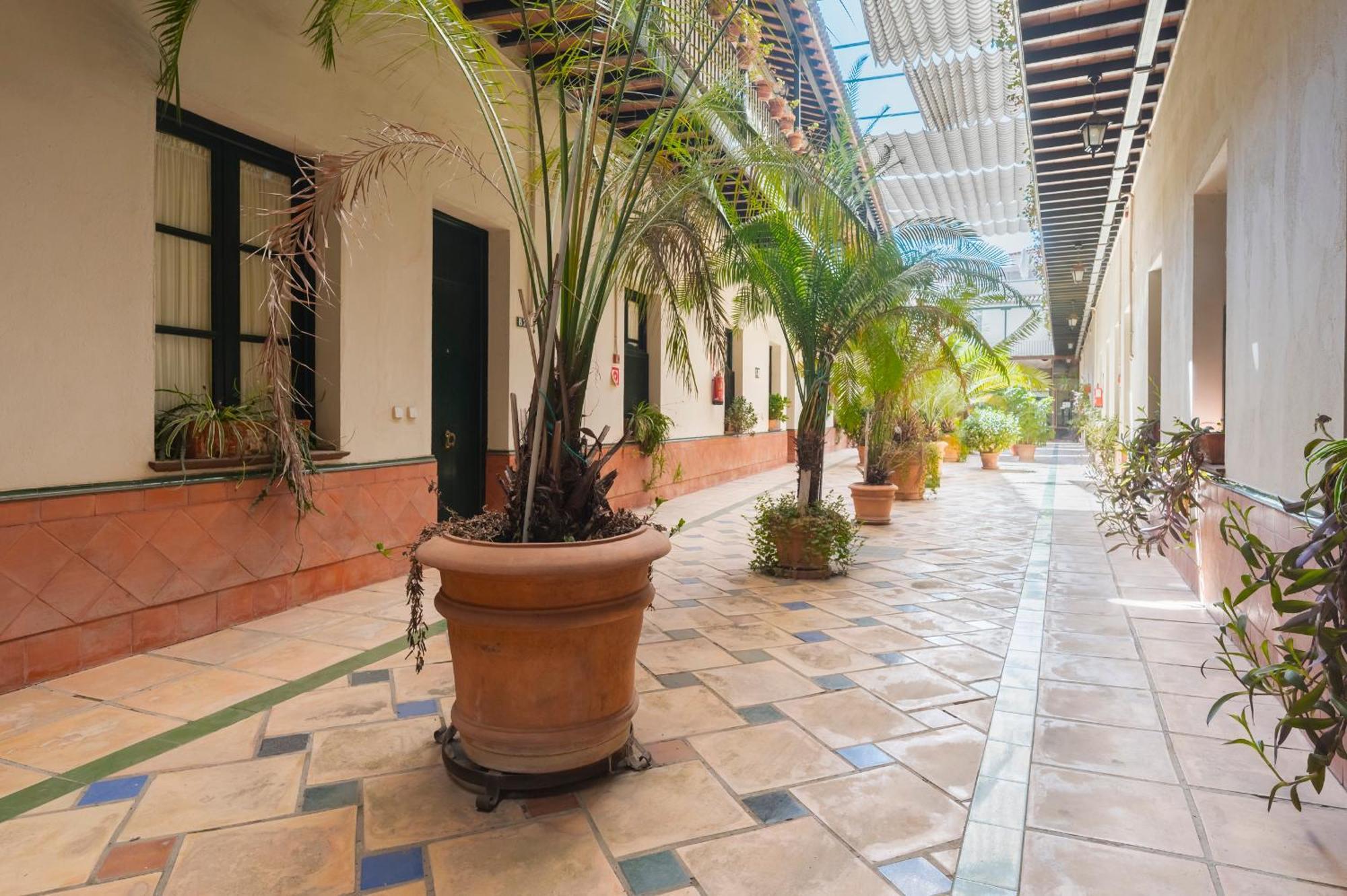 Avanti Cartuja Sevilla Buitenkant foto