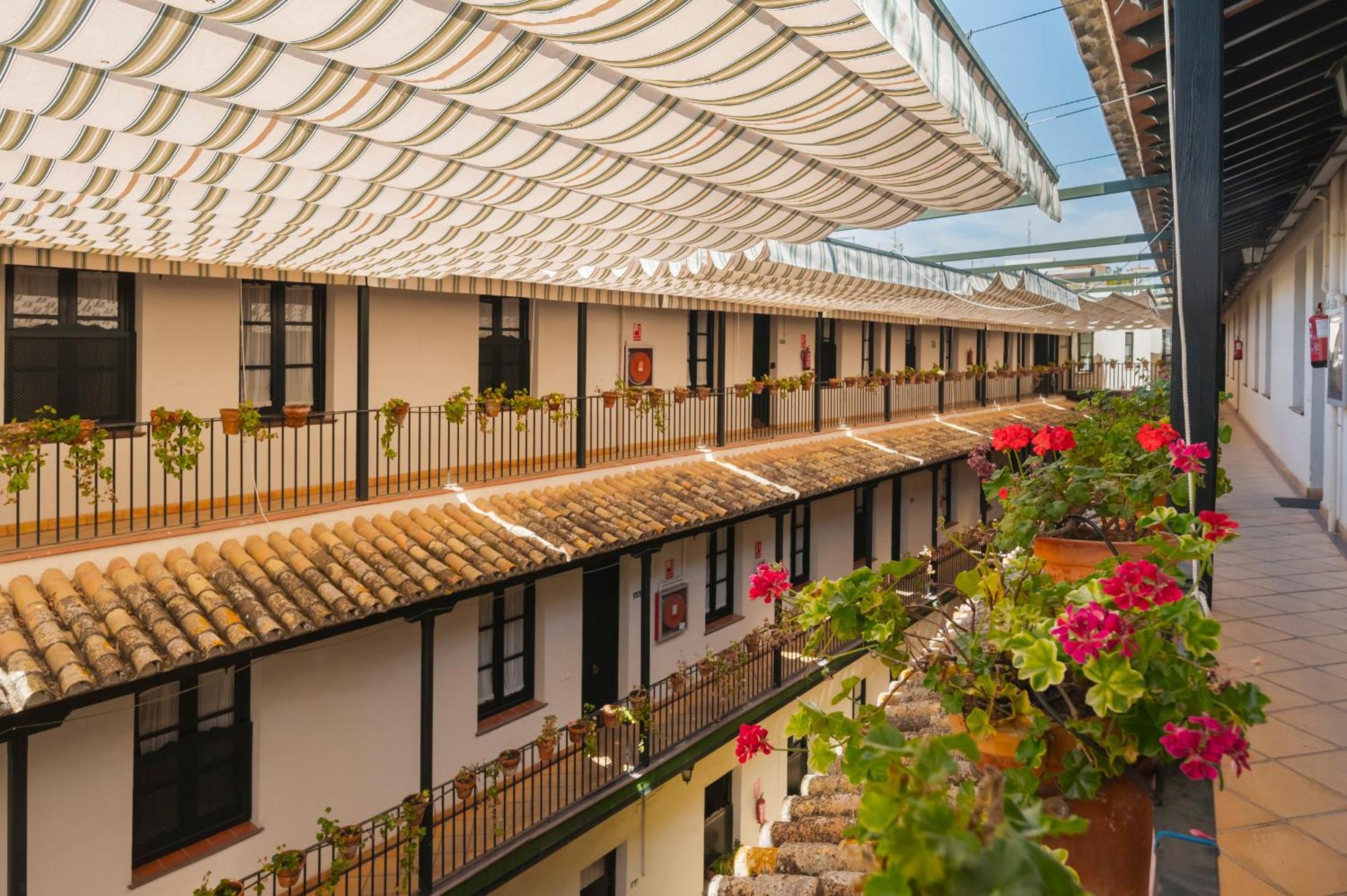 Avanti Cartuja Sevilla Buitenkant foto